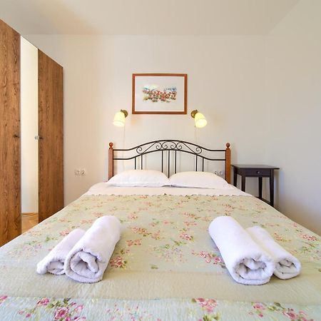 Apartments Rose Veglia Exterior foto